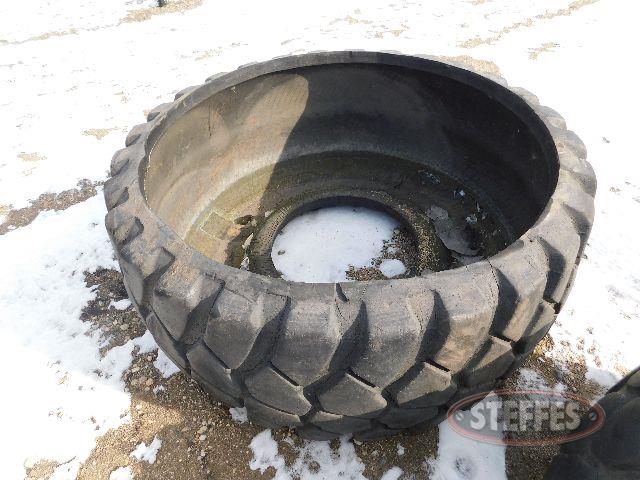 Rubber tire water tank, approx. 350 gal._1.jpg